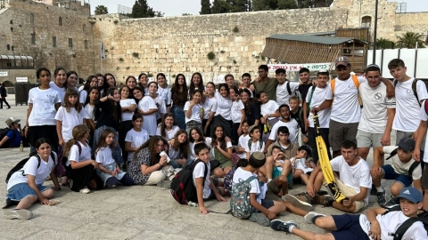 פעילות קהילתית בכותל המערבי.jpg