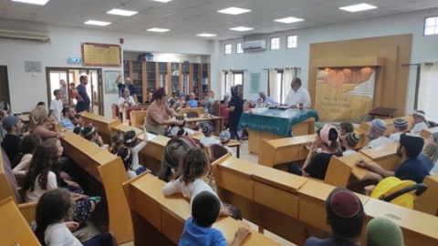 בית כנסת במרחב עם.jpg